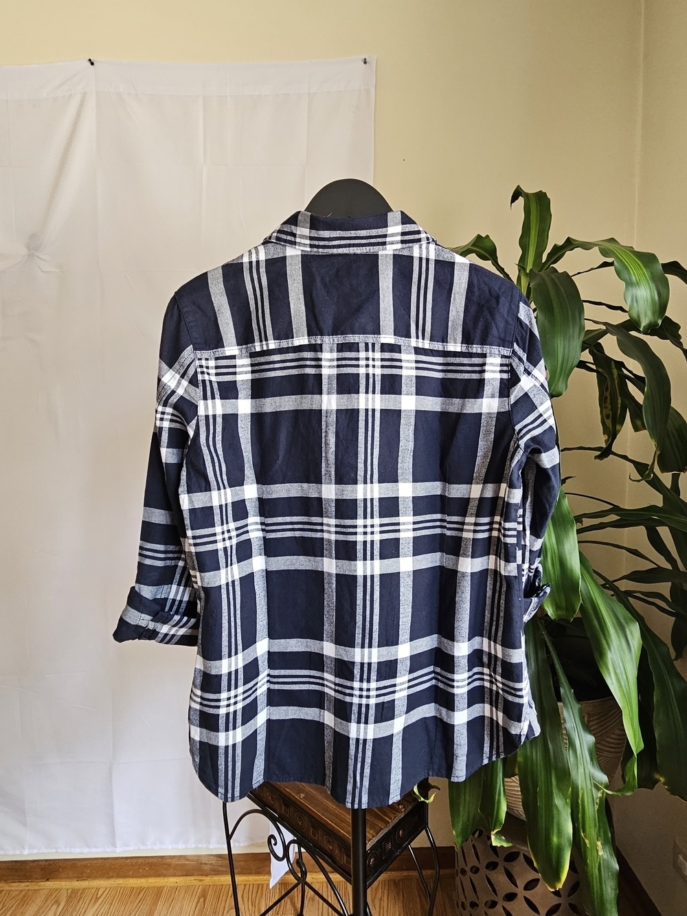 Tommy Hilfiger Plaid Roll-Tab Sleeve Button Down Shirt Small Navy Blue White - Picture 13 of 16